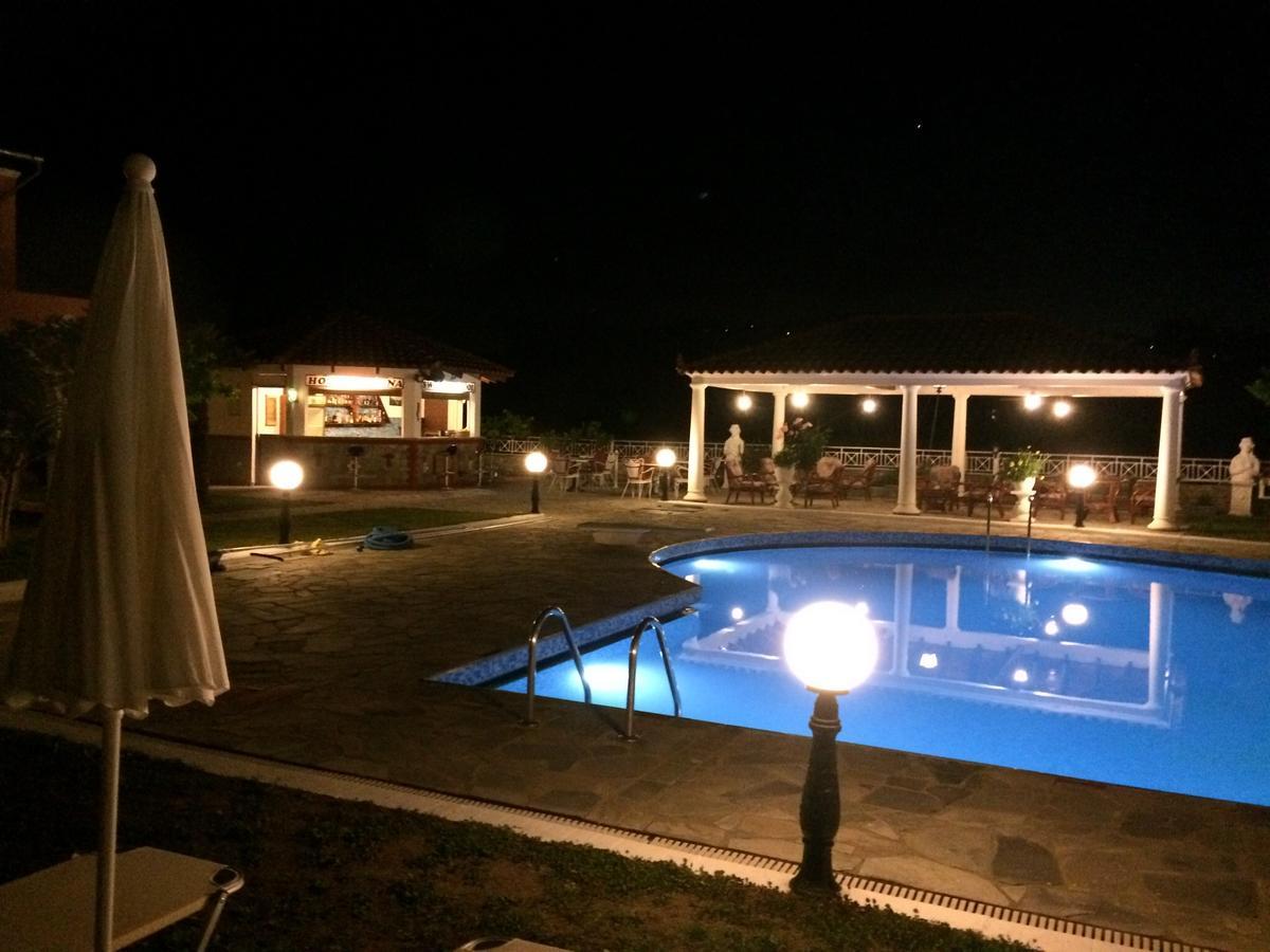Regina Nina Hotel Vasilatika  Exterior photo